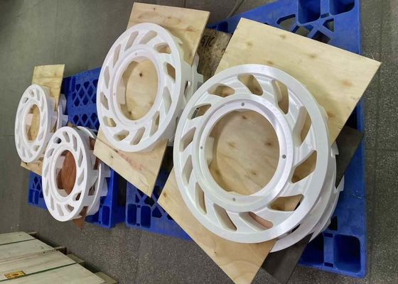 ঘনত্ব ৩.৮-৩.৯ জি/সেমি৩ ফ্লেক্সুরাল স্ট্রেস্ট ৪০০ এমপিএ আল২ও৩ সিরামিক পাওয়ার মডিউলের জন্য উচ্চ পরিধান প্রতিরোধের জন্য