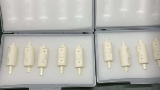 হাই ডাইলেক্ট্রিক কন্টান্ট হাই ইয়ংস মডুলাস Al2O3 সিরামিক উচ্চ নমন শক্তি