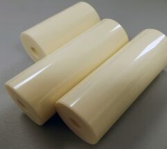 ভলিউম প্রতিরোধের 1014 Ωcm Al2O3 সিরামিক বিচ্ছিন্নতা প্রতিরোধের 1012 Ωcm শিল্প অ্যাপ্লিকেশন জন্য বৈদ্যুতিক বিচ্ছিন্নকারী